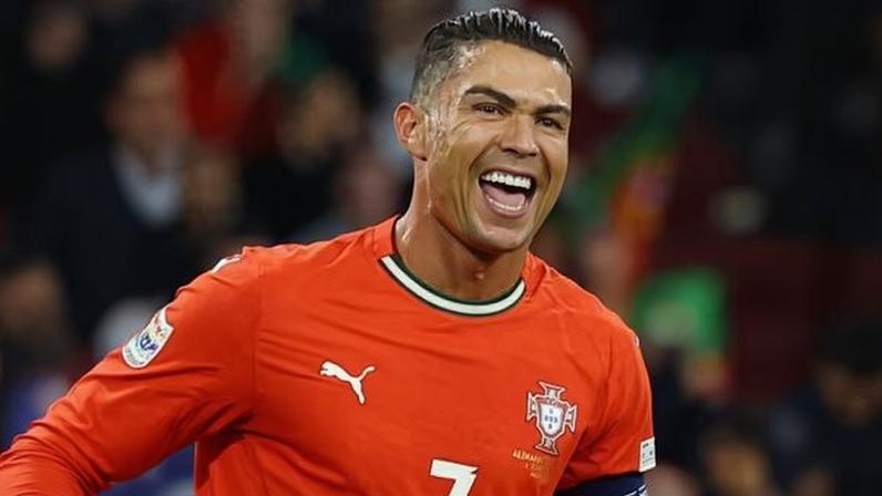 Cristiano Ronaldo reage durante jogo entre Portugal e Alemanha na Liga das Nações
