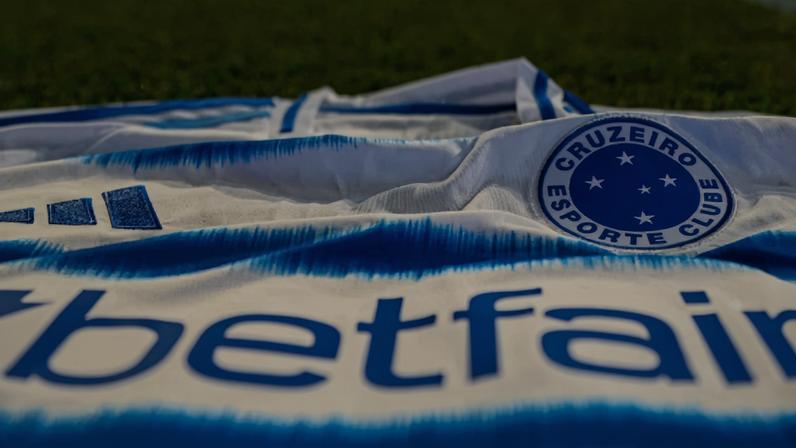 Camisa branca do Cruzeiro
