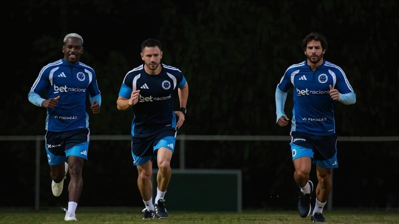 Matheus Pereira e Lucas Silva durante treino na Toca da Raposa 2