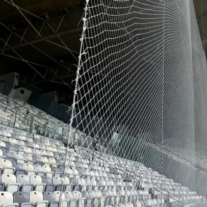 Torcedores da Chapecoense desaprovam rede de proteção no Mineirão