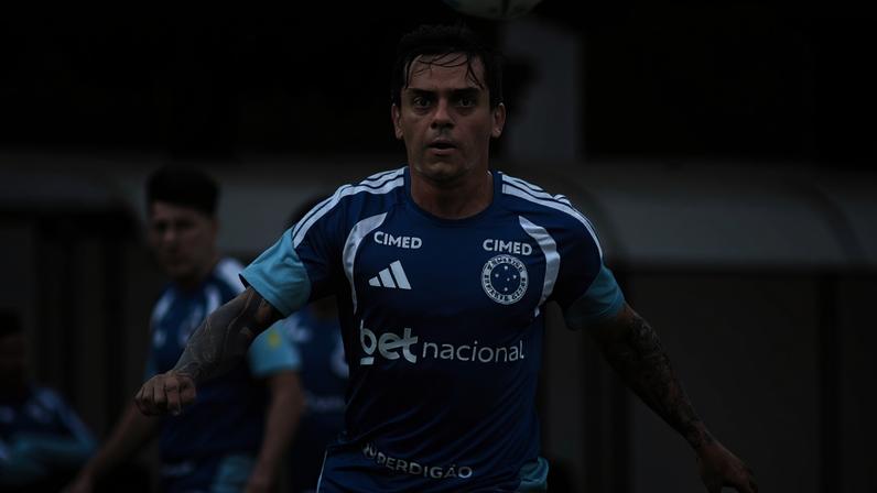 Lateral-direito Fagner durante treino do Cruzeiro na Toca da Raposa