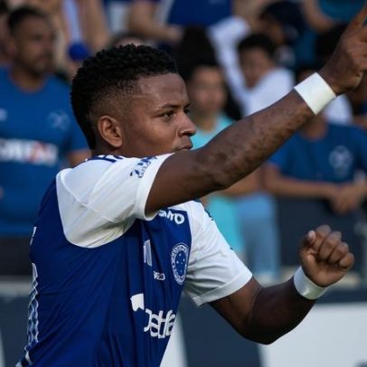 Arroyo leva dois amarelos em poucos minutos e fica fora de dois jogos do Cruzeiro