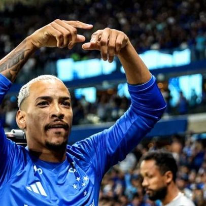 Matheus Pereira faz gol de cabeça e voleio e é ovacionado no Mineirão