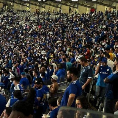 Torcedores do Cruzeiro deixam o Mineirão após terceiro gol do Atlético
