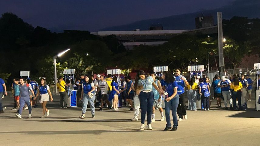 Torcedores da Raposa buscaram acessar as arquibancadas mais cedo, com tranquilidade