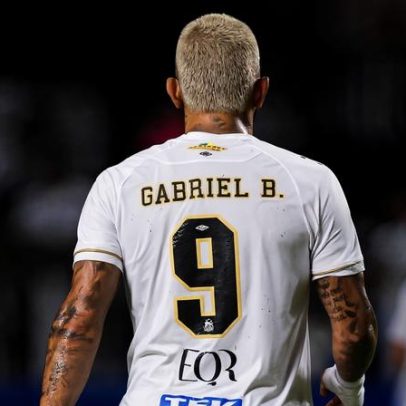Gabigol, emprestado pelo Cruzeiro, recebe vaias e cusparadas da torcida santista