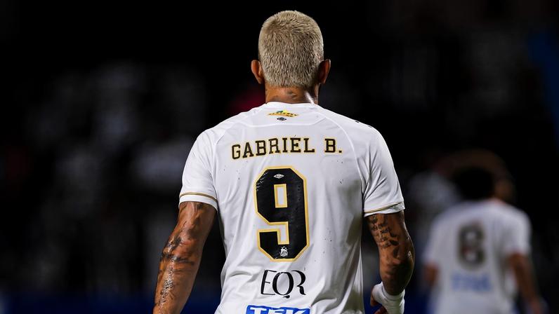 Camisa 9 tem 10 gols e 6 assistências no ano