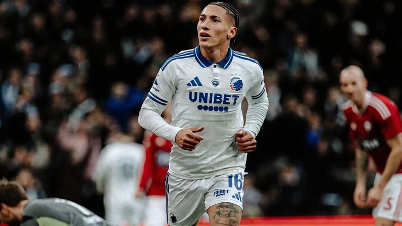Revelado no Cruzeiro, Robert comemora um de seus gols pelo Copenhague na temporada