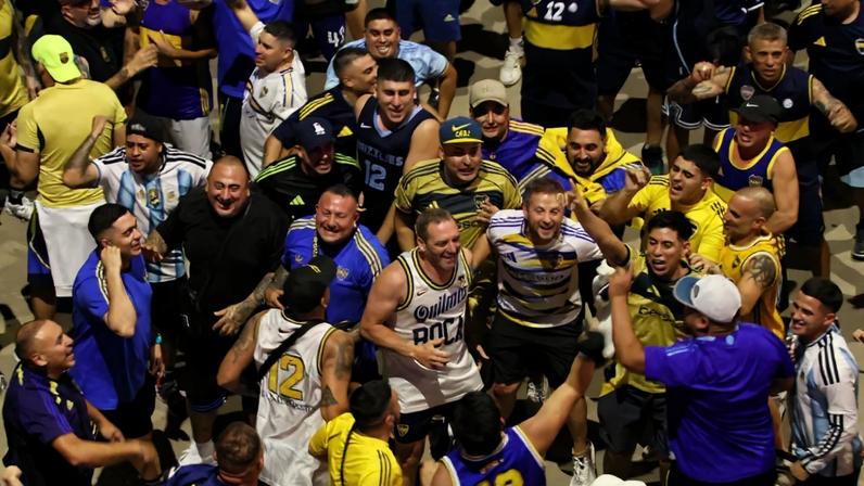 Torcida do Boca Juniors (ARG) na Esplanada do Mineirão, antes de duelo com o Cruzeiro, pela Libertadores