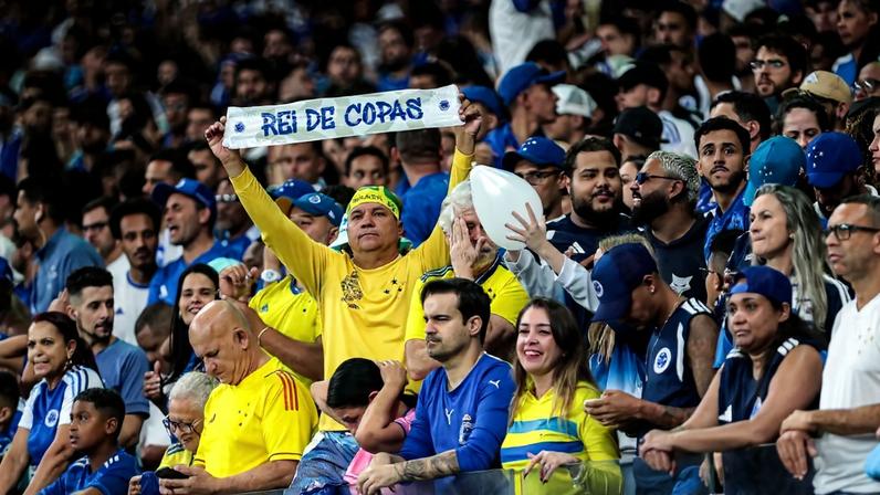 Torcida do Cruzeiro lotou o Mineirão contra o Barcelona (EQU), pela Libertadores