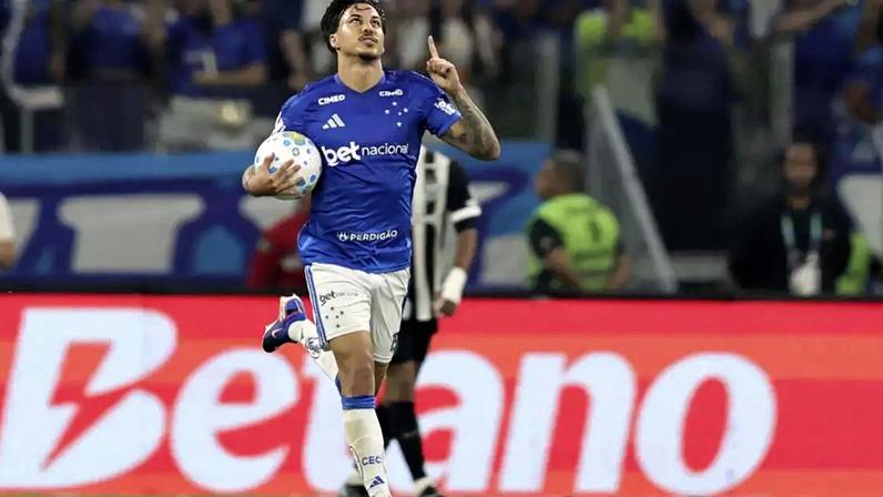 Kaio Jorge (Cruzeiro) celebrando seu gol contra o Atlético-MG, no dia 02.05.2026.