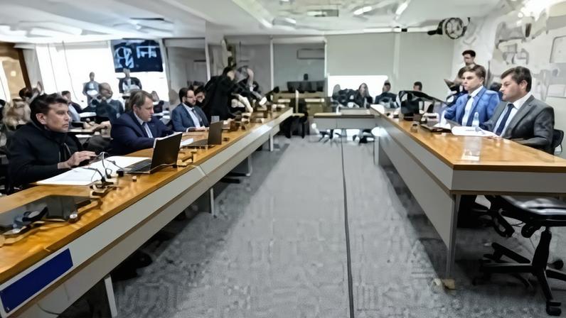 A Comissão de Segurança Pública do Senado aprovou a proposta que regulamenta a carreira e autoriza o porte de arma para agentes de trânsito | Geraldo Magela/Agência Senado - 28.abr.2026