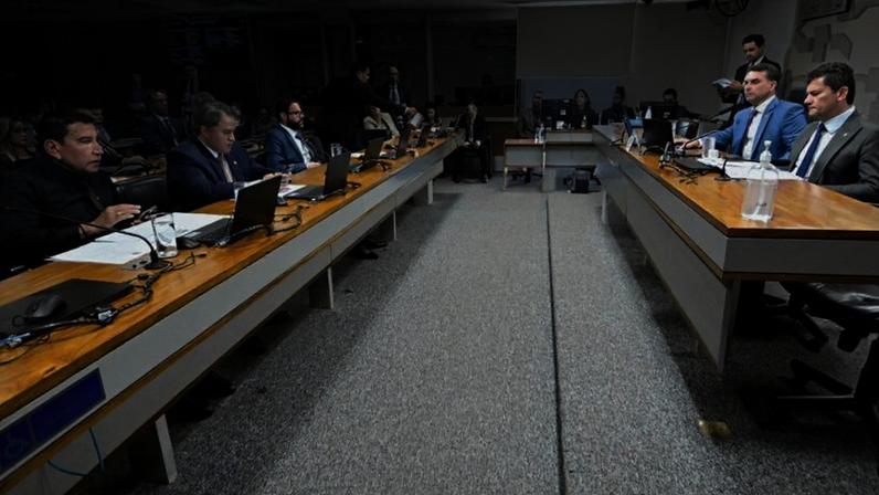 CCJ analisa projeto de porte de arma para agentes de trânsito