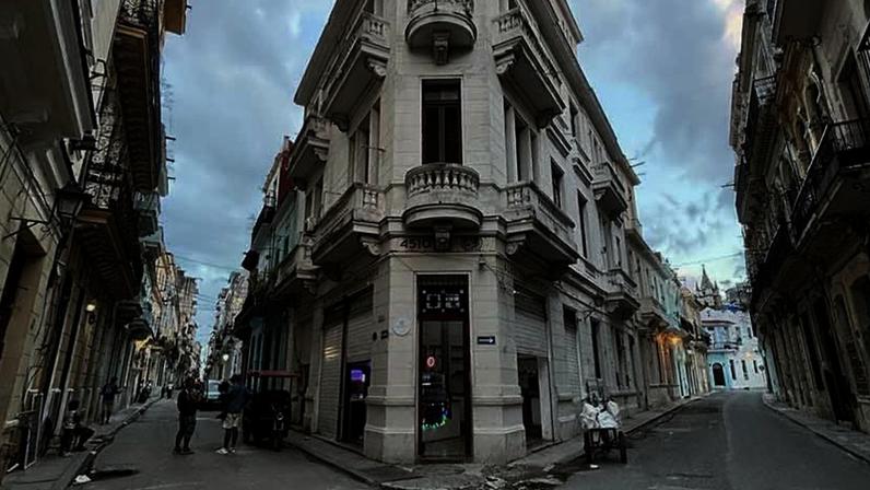 Dolarização avança em Cuba, redesenha a economia informal