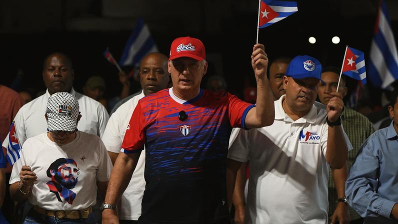 O ditador de Cuba, Miguel Díaz-Canel, em evento pelo Dia do Trabalho em Havana, no último dia 1º (Foto: Norlys Perez/EFE)