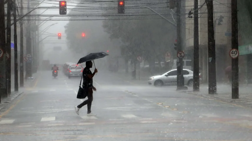 El Niño deve mudar o clima no Paraná, com mais chuva, temporais frequentes e recuperação gradual dos reservatórios em várias regiões do estado.