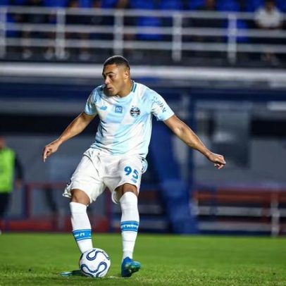 Grêmio vence Deportivo Riestra por 3 a 0