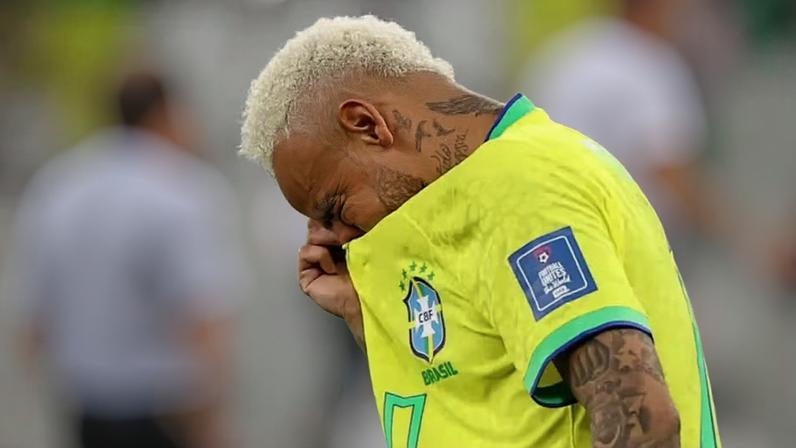 Neymar em jogo que eliminou o Brasil da Copa do Mundo, no Catar, em 2022; uniforme de 2026 ainda não entrou em campo — Foto: Suhaib Salem/Reuters