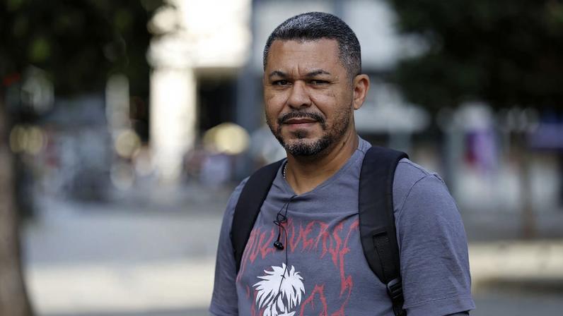 Trabalhadores comentam aprovação pela Câmara dos Deputados da PEC que acaba com escala de trabalho 6x1. Emerson Santos pretende passar mais tempo com seu filho, Igor Gabriel.