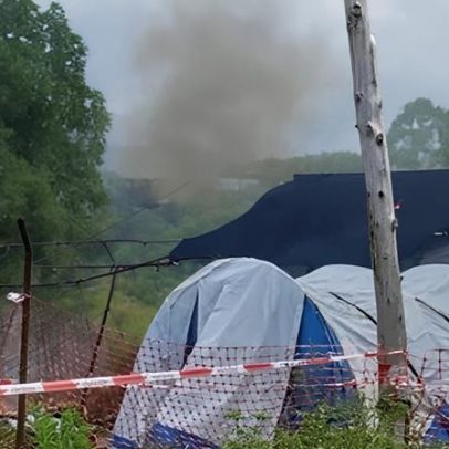 Multidão enfurecida incendeia tendas de hospital de Ebola na RDC