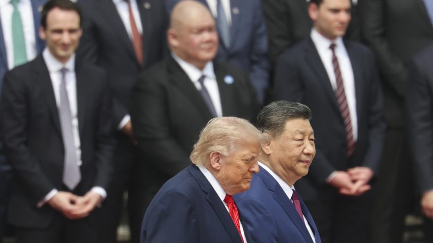 Trump e Xi durante cerimônia de boas-vindas na China (Foto: EFE/EPA/Maxim Shemetov / POOL)