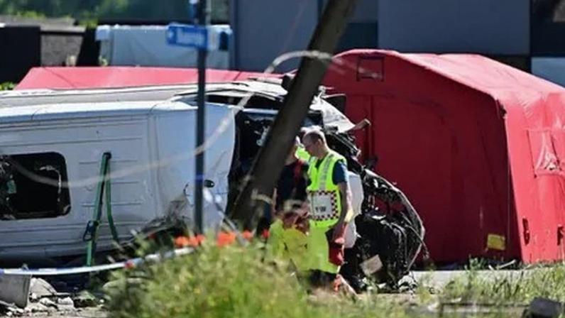 Várias pessoas morrem em colisão entre trem e ônibus escolar na Bélgica