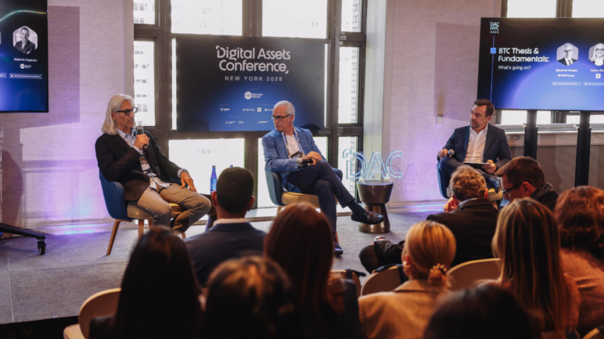 Cactus Raazi, CEO para Americas da B2C2 (esquerda), Giovanni Vicioso, diretor do CME Group (centro) e Roberto Dagnoni, Chairman do Mercado Bitcoin (direita), durante o DAC em Nova York.
