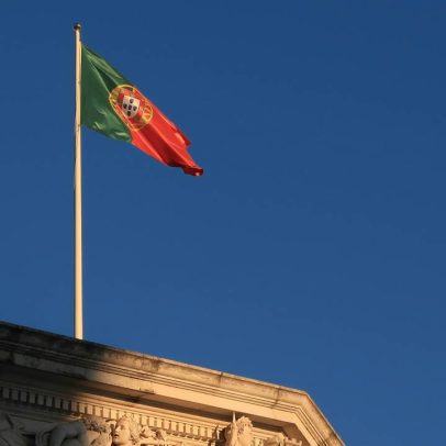 Portugal promulga lei que endurece regras para nacionalidade