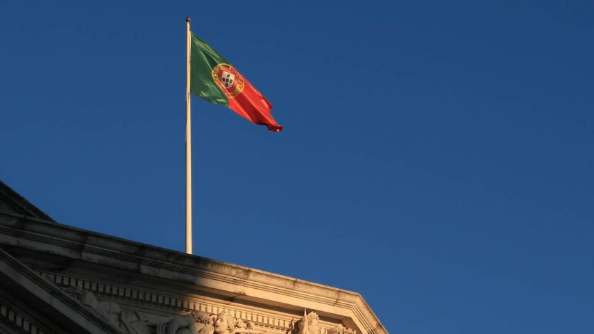 Portugal promulga lei que endurece regras para nacionalidade
