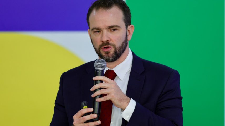 Ministro da Fazenda, Dário Durigan, durante assinatura da Medida Provisória do Novo Desenrola Brasil — Foto: Fabio Rodrigues-Pozzebom/Agência Brasil