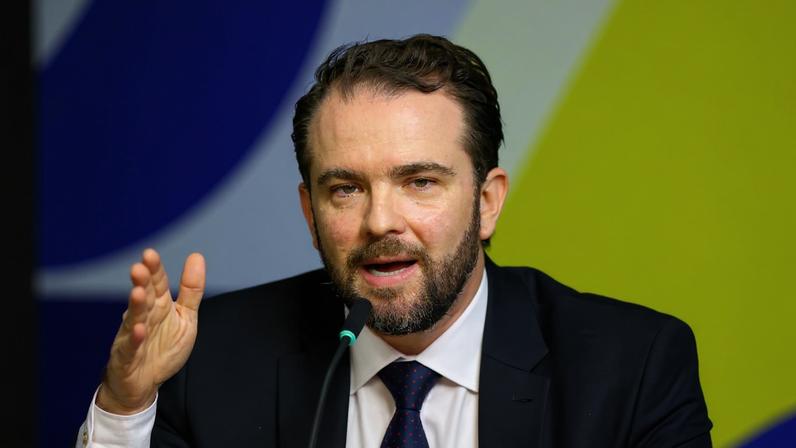 Ministros concedem coletiva sobre medidas para conter alta de preços dos combustíveis