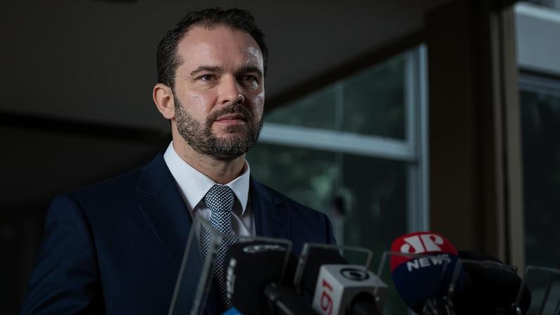 Dario Durigan assumiu o Ministério da Fazenda após saída de Fernando Haddad para concorrer às eleições