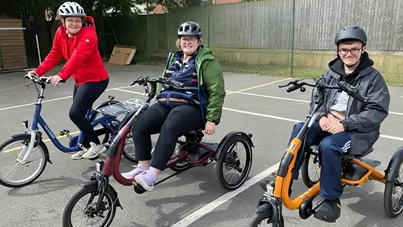 Primeira sessão de segurança no ciclismo em escola SEND