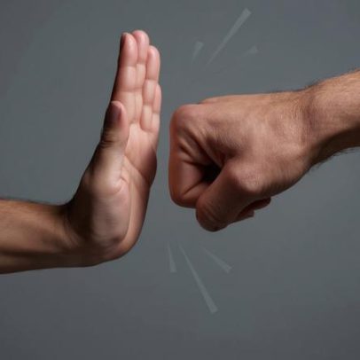 Como deixar de ficar na defensiva o tempo inteiro, mesmo quando está certo
