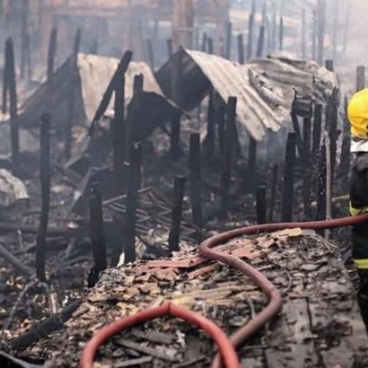 Explosão de botijão de gás provoca incêndio e atinge 30 casas em Manaus