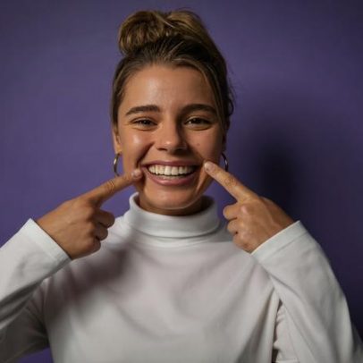 Dentes sensíveis e boca seca: 6 cuidados bucais no frio