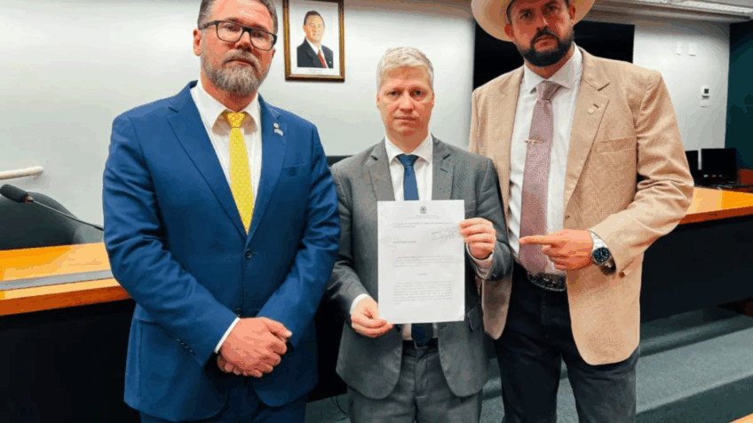 Van Hattem e aliados tentam revertir suspensão na Câmara