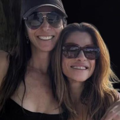 Mônica Martelli celebra 58 anos com família e amigos