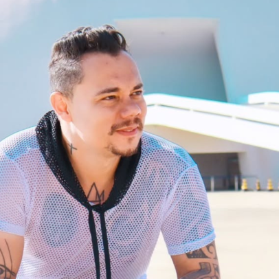 Adriano Muniz, cantor sertanejo, é encontrado morto no DF