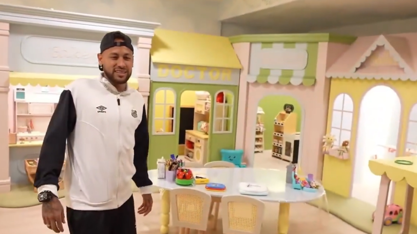 Neymar na brinquedoteca das filhas