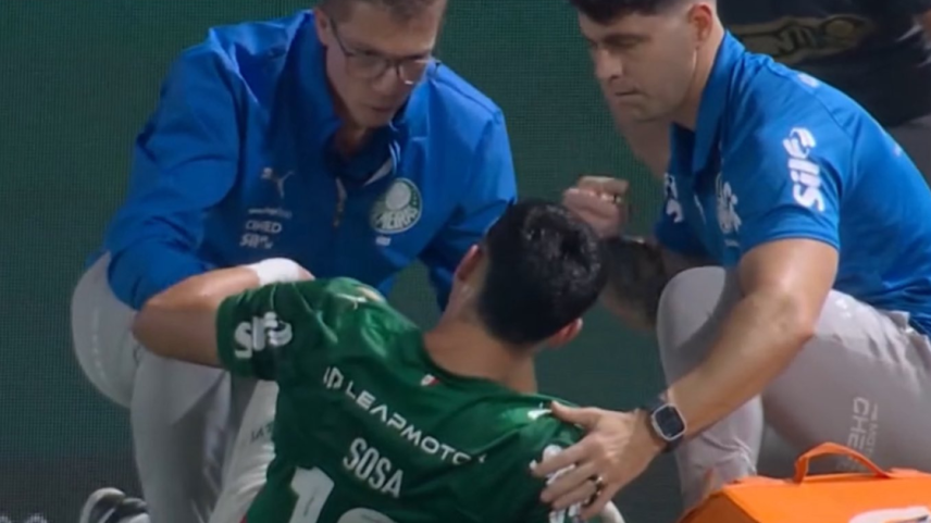 Ramon Sosa deixa o campo machucado em jogo contra o Cruzeiro