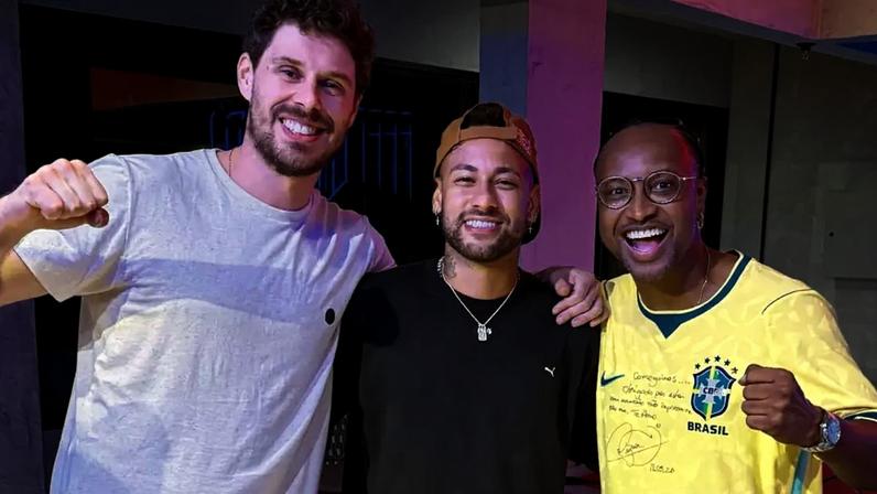 Neymar comemora convocação com Thiaguinho e Bruninho