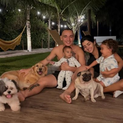 Ary Mirelle divulga álbum com filhos e João Gomes, que diz Amo vocês