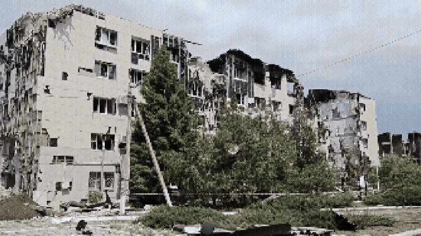 Ataque de drones contra um dormitório estudantil na região de Luhansk, controlada pela Rússia — Foto: Reprodução/Reuters