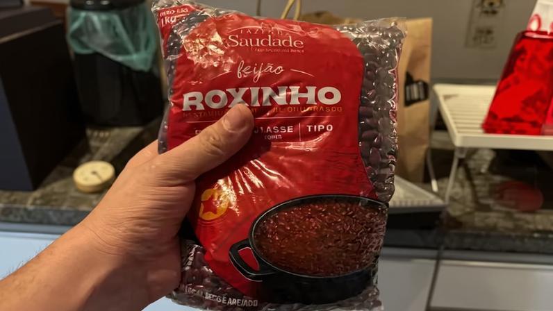 Cliente pediu uma porção de feijão e recebeu o alimento in natura — Foto: Reprodução/Redes sociais