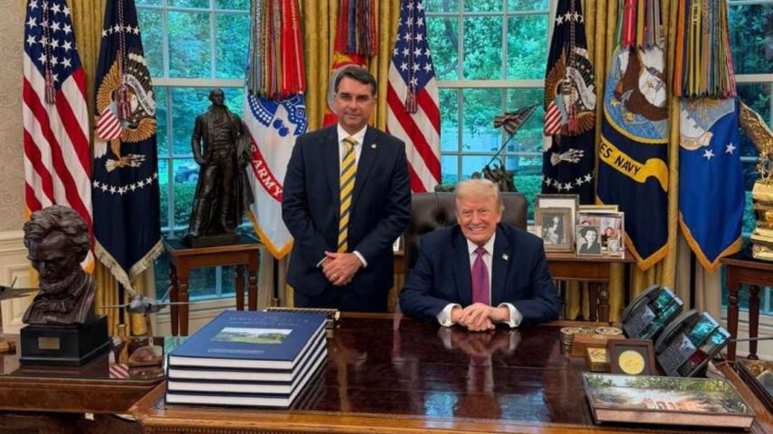 O senador Flávio Bolsonaro (PL-RJ) e o presidente dos Estados Unidos, Donald Trump.