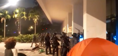 PMs usam bombas para desocupar reitoria da USP