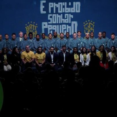 Seleção se despede de funcionários da CBF antes de viajar aos EUA