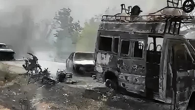 Jihadistas em Mali queimam dezenas de veículos ao impor bloqueio