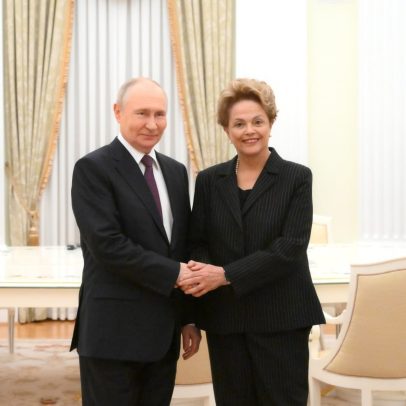 Dilma recebe Putin na Rússia e repassa recado de Lula